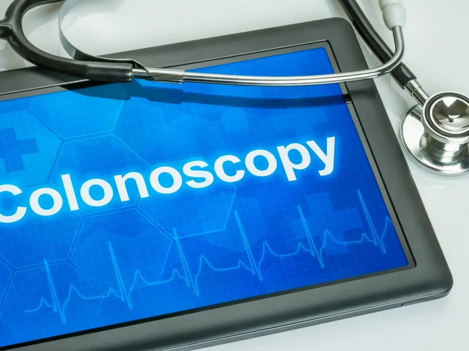 tablet z napisem kolonoskopia